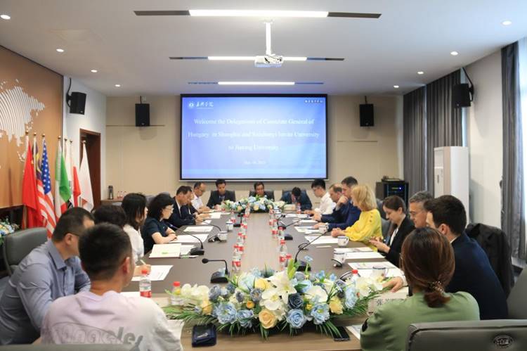 说明: //wsc.awjinqu.com/__local/A/38/E8/18C959EFE2F9324C5B940400D34_14F307E9_16193.jpg